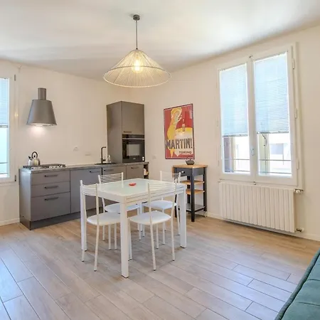 Contemporary House In Διαμέρισμα *