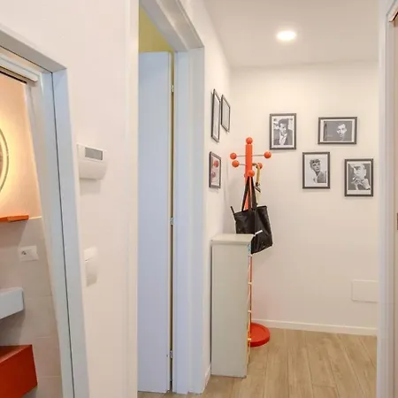 Contemporary House In Διαμέρισμα *