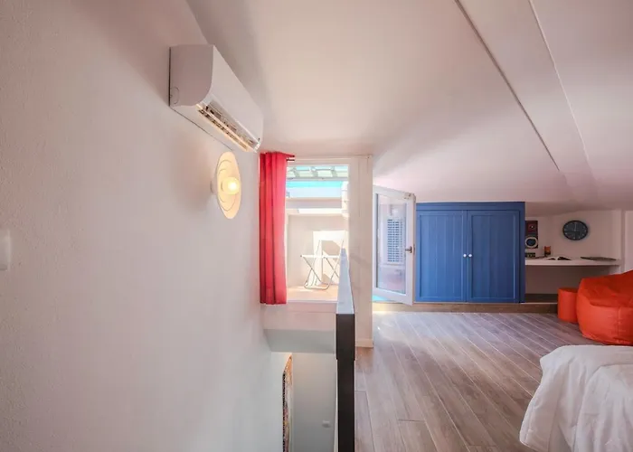 Apartament Contemporary House In *